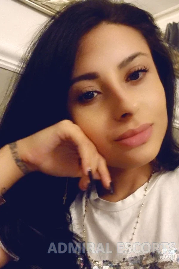 Aladağ(Karsantı) Kumral Escort Berna