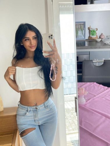 Karaisalı sınırsız escort Gül İle Sınırsız Seks