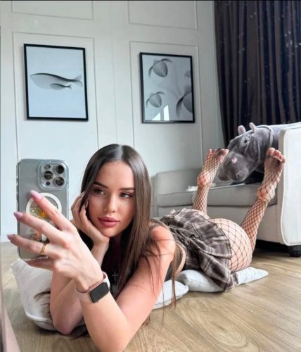 Adana Escort Elen Doyumsuz Seks Sunuyor