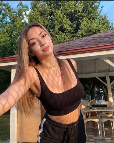 Adana Escort Pelin’in Dolgun Dudakları
