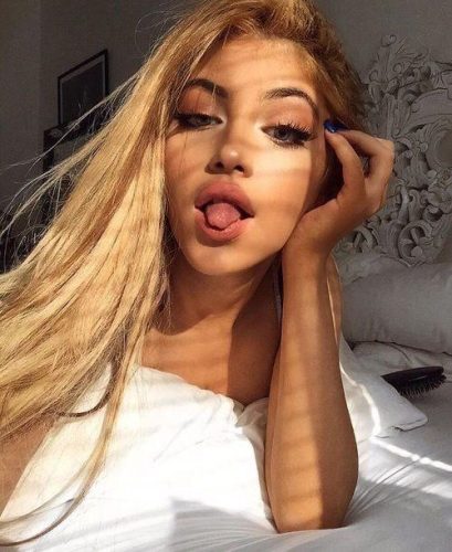 Dimdik Hatlarıyla Efsanelere Kahraman Olacak  Escort Rena