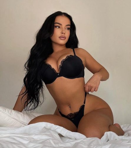 Eşsiz Deneyimler Sunan Adana Escort Karaca