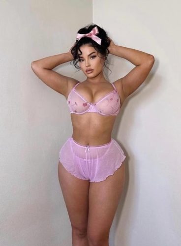 Fantezi Dünyası Geniş Adana Escort Ezgi