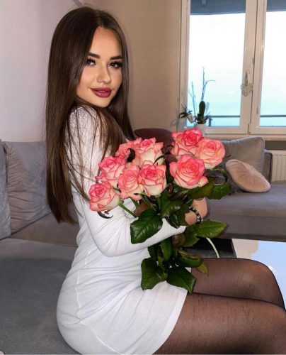 Çukurova Escort Melisa Cinsel Arzuları ile Yakmaya Devam Ediyor