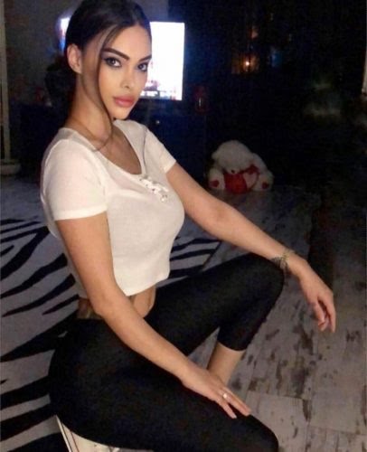 Feke Escort Sümbül Orijinal Duruşuyla Beğeni Topluyor