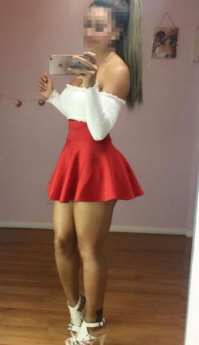 Arkadan Veren Esmer Escort Rabia