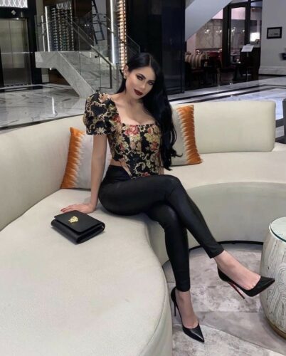 Adana Escort Eliz Sizlerle Seks Peşinde