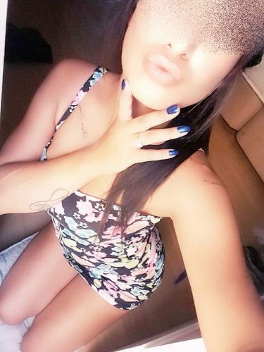 Eğlenceli Şekilde Grup Deneyimler Sunan Escort Bayan Azra