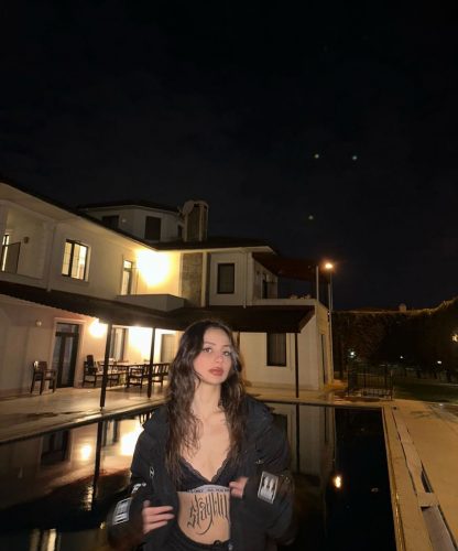 Fantezine Pozantı ofise gelen escort Jale