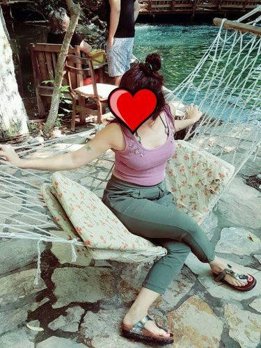 Fetişleriyle Coşturan Escort Melodi Zevkle Yalıyor